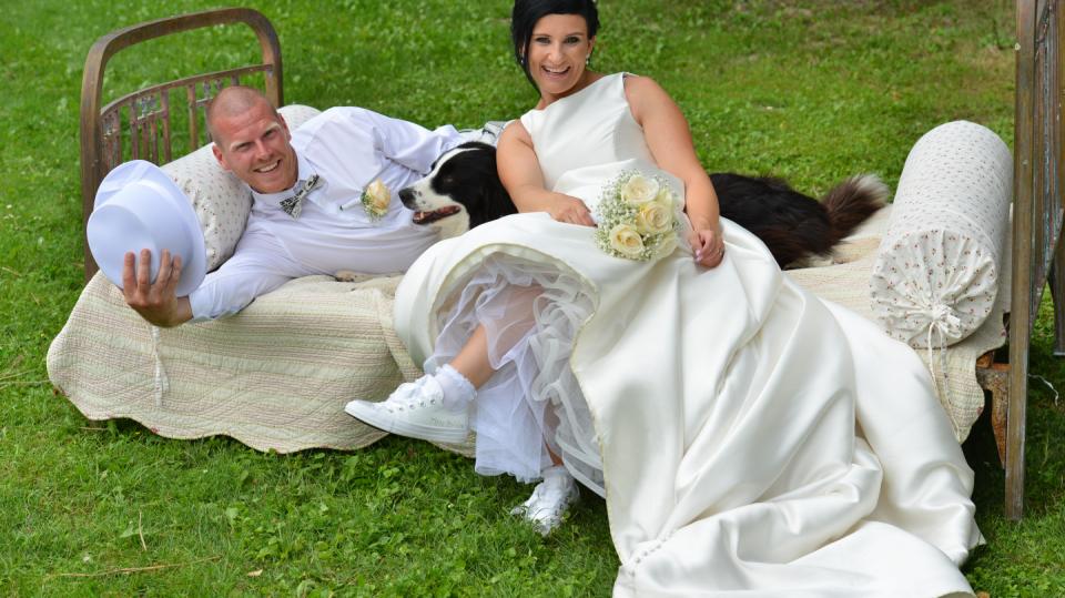 Svatba Báry Kozákové - nevěsta Bára a ženich Ondřej a jejich pes